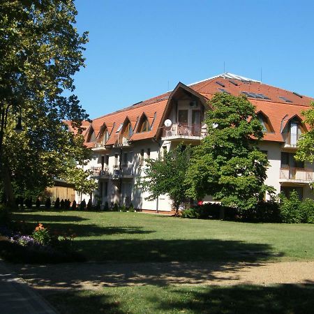 Park Setany Apartman Balatonlelle Bagian luar foto